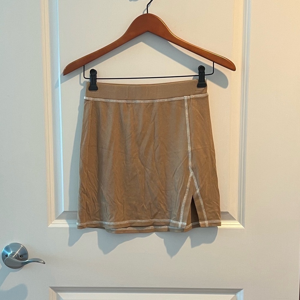 NWT Le Lis Caramel Mini Skirt